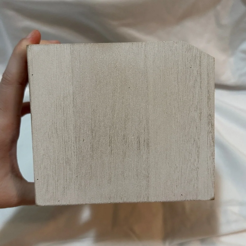 NWOT Rustic Cream Colored Wooden Calendar Mail Organizer - Picture 8 of 9